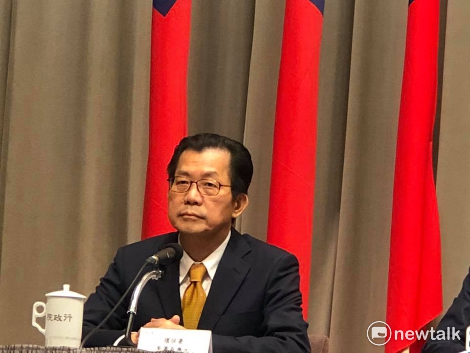 環保署今(13)日提出台灣塑膠製品減量時程,從明(2019)年起,大型餐飲業如連鎖速食店麥當勞等,內用將禁止提供塑膠吸管。圖為環保署長李應元。 環保署今(13)日提出台灣塑膠製品減量時程,從明(2019)年起,大型餐飲業如連鎖速食店麥當勞等,內用將禁止提供塑膠吸管。圖為環保署長李應元。