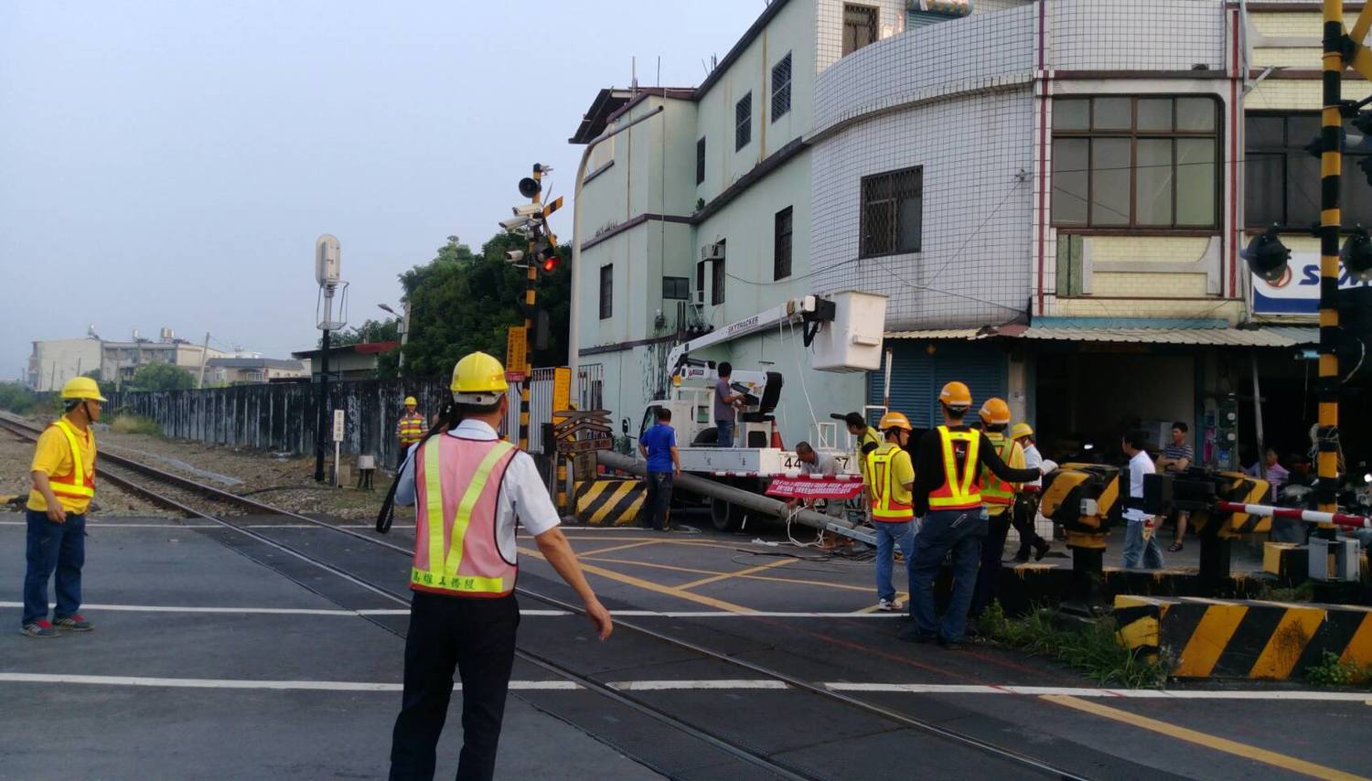 完成清除路面後已恢復通車。 圖:台鐵提供 完成清除路面後已恢復通車。 圖:台鐵提供