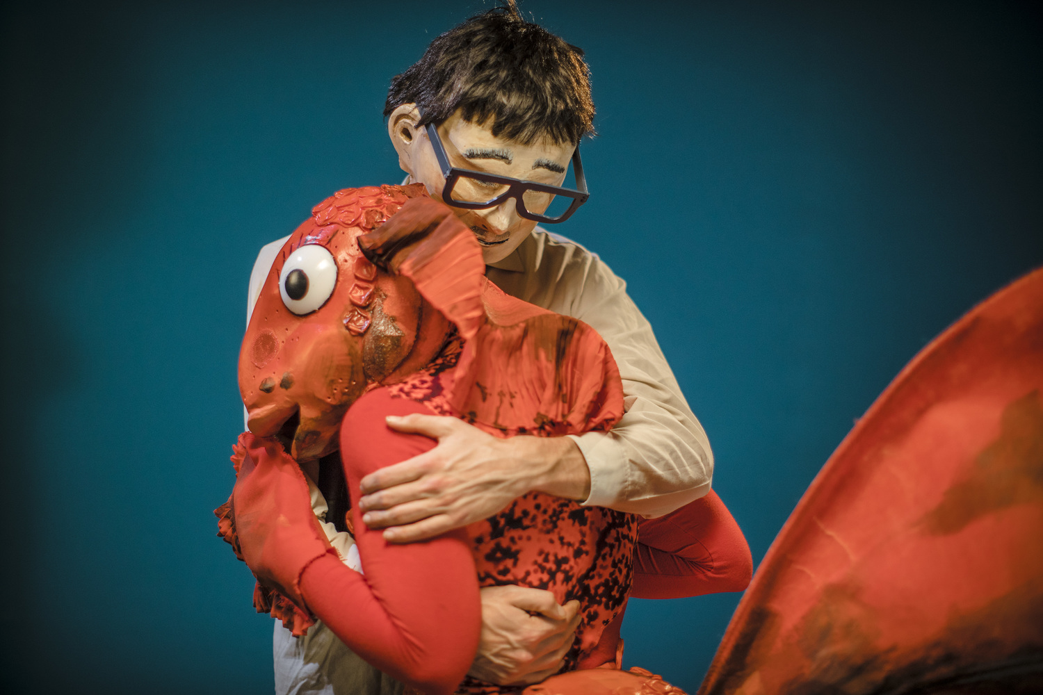 這次還特別邀請荷蘭藝術家Annemiek Funneman、Collin van den Broek 演出「魚」偶劇。 圖:汐止動態閱讀協會/提供 這次還特別邀請荷蘭藝術家Annemiek Funneman、Collin van den Broek 演出「魚」偶劇。 圖:汐止動態閱讀協會/提供