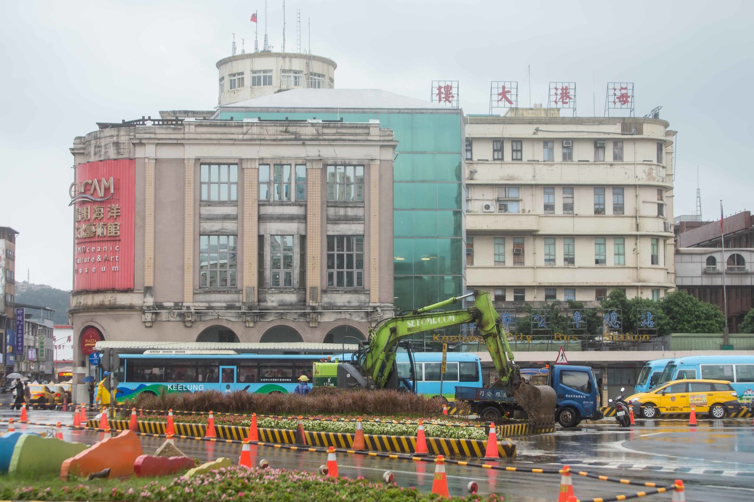 林右昌指出,臨時站(候車亭)的工程期間大約一個半月,請大家稍微忍耐一下這段期間的不便。 圖:基隆市政府/提供 林右昌指出,臨時站(候車亭)的工程期間大約一個半月,請大家稍微忍耐一下這段期間的不便。 圖:基隆市政府/提供