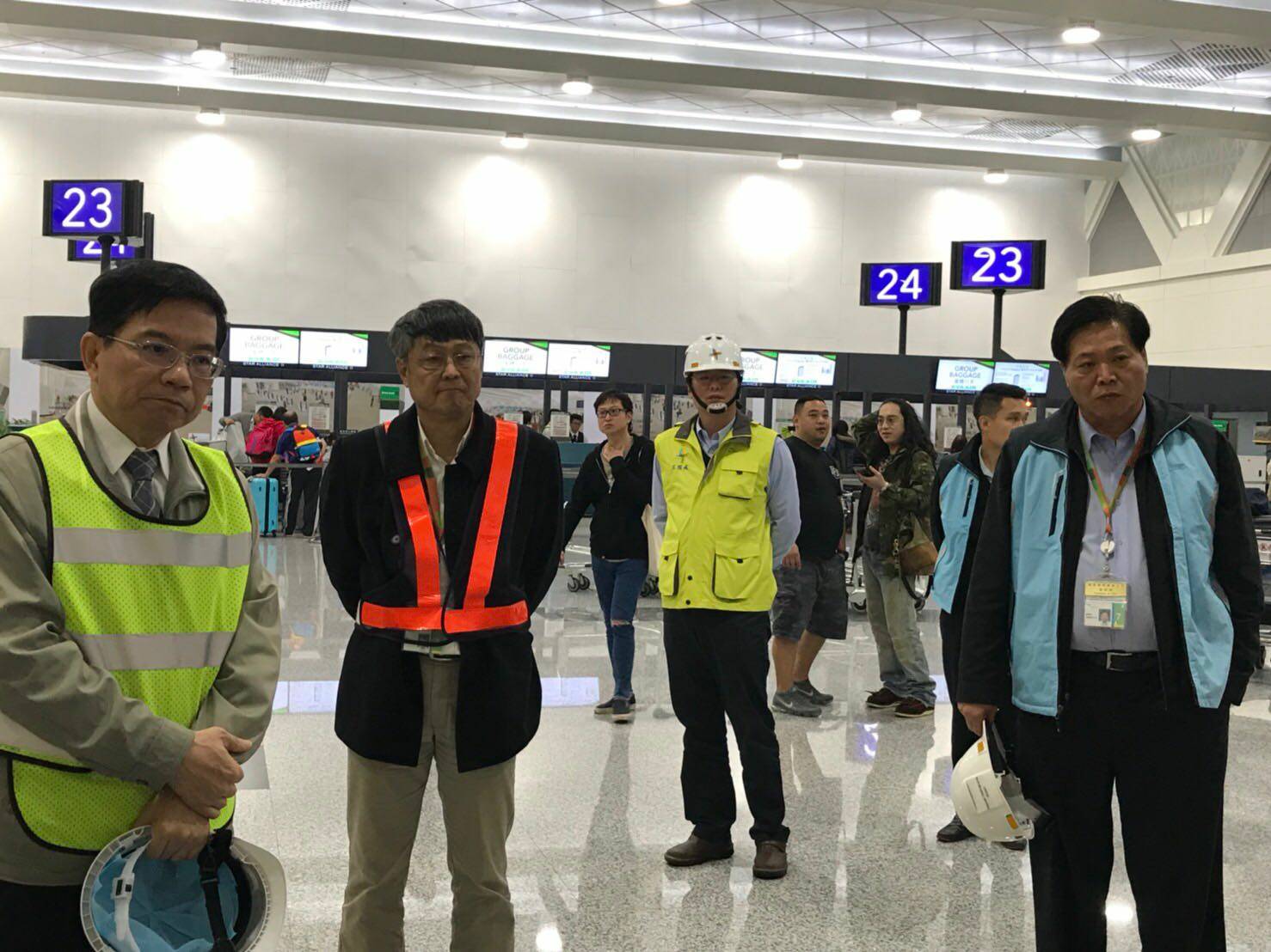 王國長視察第二航廈擴建工程9月27日開放區域。 圖:交通部/提供 王國長視察第二航廈擴建工程9月27日開放區域。 圖:交通部/提供