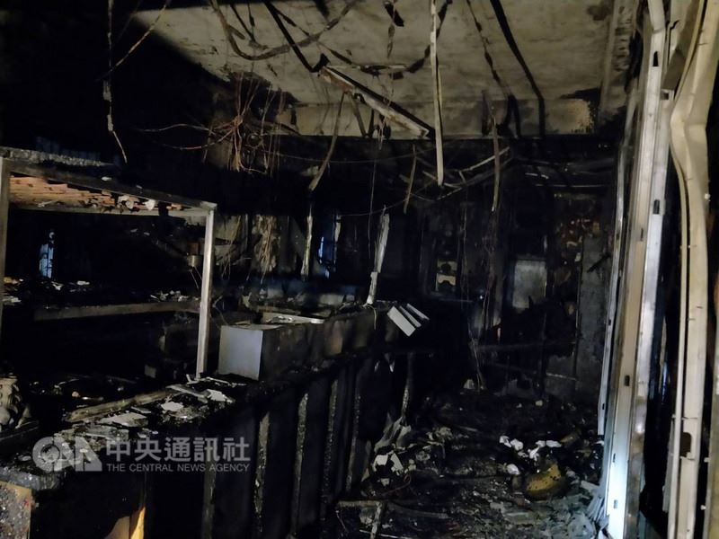 土城區鼎玉鉉鵝肉店11月30日晚間發生火警,造成1死4傷。 圖 : 民眾/提供 土城區鼎玉鉉鵝肉店11月30日晚間發生火警,造成1死4傷。 圖 : 民眾/提供
