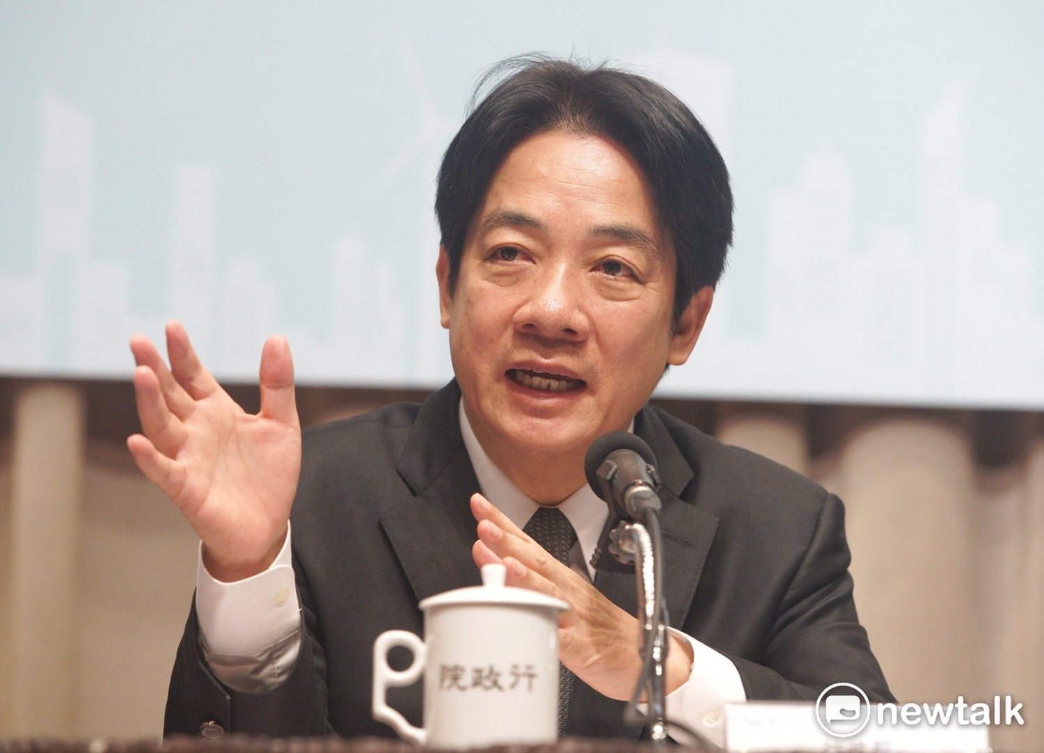 若罷免案勝出,黃國昌的人氣勢必扶搖直上,對於時代力量在明年地方選舉的聲勢也將拉抬許多,罷免案不僅關乎同婚價值之爭,也是影響明年選情的關鍵一役。 若罷免案勝出,黃國昌的人氣勢必扶搖直上,對於時代力量在明年地方選舉的聲勢也將拉抬許多,罷免案不僅關乎同婚價值之爭,也是影響明年選情的關鍵一役。
