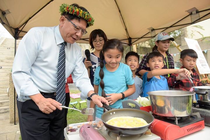 屏東縣政府將於12月16日、17日在原鄉部落的5所校園露營舉辦「聯合大露營」,屏東185縣道連接高樹、瑪家、三地門、泰武等鄉鎮,蘊含豐富自然、人文景觀,潘孟安上任屏東縣長後積極推動。 圖:屏東縣政府/提供 屏東縣政府將於12月16日、17日在原鄉部落的5所校園露營舉辦「聯合大露營」,屏東185縣道連接高樹、瑪家、三地門、泰武等鄉鎮,蘊含豐富自然、人文景觀,潘孟安上任屏東縣長後積極推動。 圖:屏東縣政府/提供