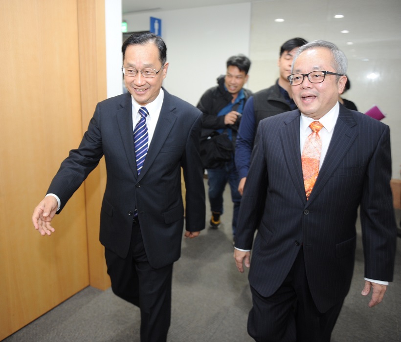 行政院副院長施俊吉今(4)日出席「2018經濟與保險發展論壇」。 圖:行政院/提供 行政院副院長施俊吉今(4)日出席「2018經濟與保險發展論壇」。 圖:行政院/提供