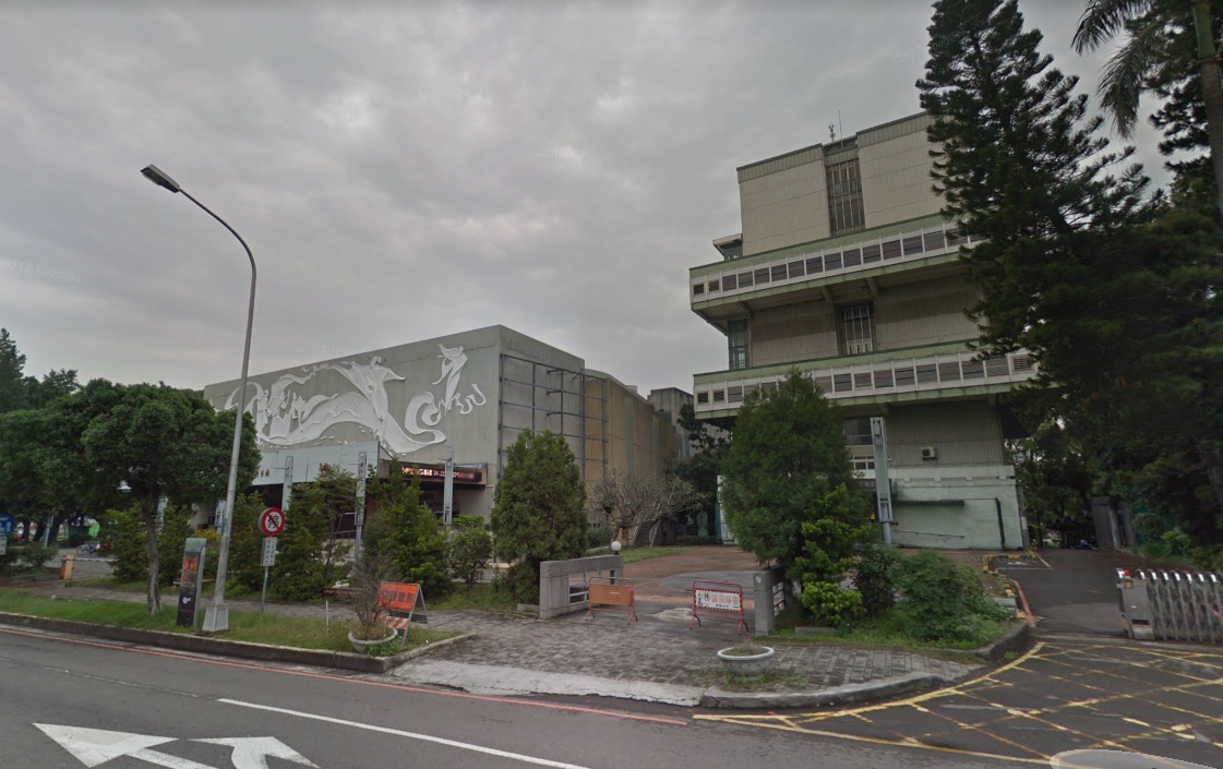 台中社會創新實驗基地位於台中精武圖書館5至7樓,透過共同工作空間的互動與交流,打造共好共享的新創模式,進駐可以選擇實體進駐與虛擬進駐。 台中社會創新實驗基地位於台中精武圖書館5至7樓,透過共同工作空間的互動與交流,打造共好共享的新創模式,進駐可以選擇實體進駐與虛擬進駐。