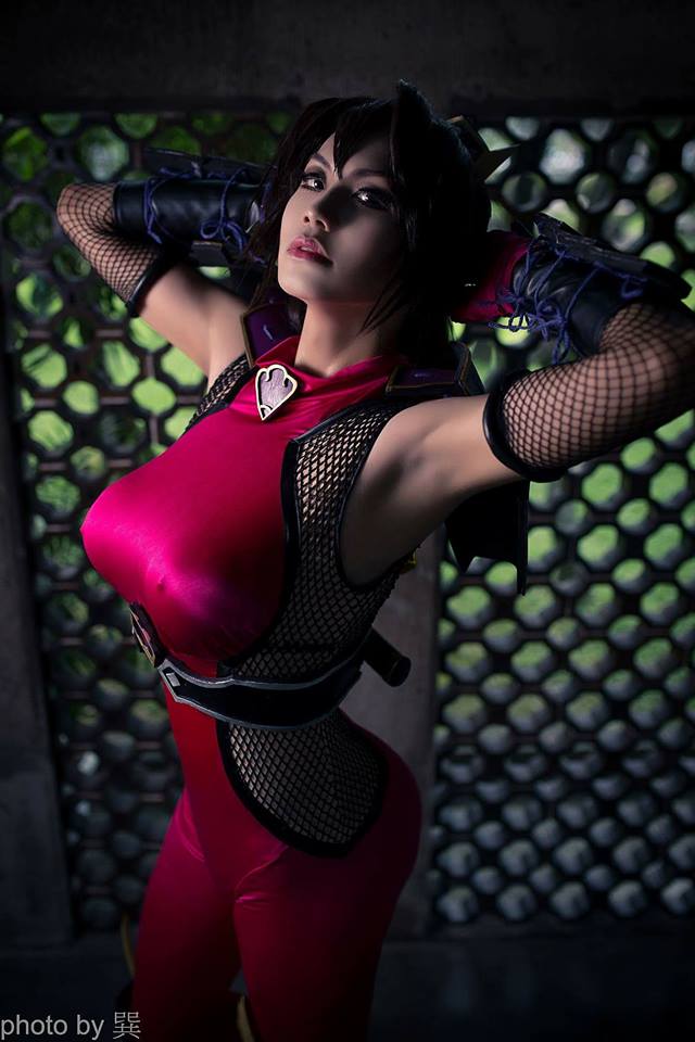 許家豪(Braid Clarke ) ,Cosplay扮女性角色,非常妖媚有型。 圖:翻拍許家豪臉書 許家豪(Braid Clarke ) ,Cosplay扮女性角色,非常妖媚有型。 圖:翻拍許家豪臉書