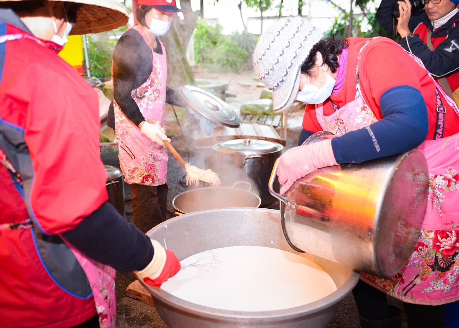 中壢山東里是適土適種的好地方,栽培出口感細緻、綿密、淡淡蘿蔔香氣的珍珠蘿蔔,料理時不須削皮,只需把表皮清洗乾淨,也適合醃漬,是很好的食材,希望逐年推廣擴大栽培面積,達到經濟生產的規模,提高農民收益。 圖:桃園市政府/提供 中壢山東里是適土適種的好地方,栽培出口感細緻、綿密、淡淡蘿蔔香氣的珍珠蘿蔔,料理時不須削皮,只需把表皮清洗乾淨,也適合醃漬,是很好的食材,希望逐年推廣擴大栽培面積,達到經濟生產的規模,提高農民收益。 圖:桃園市政府/提供