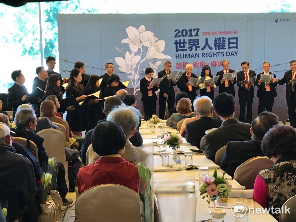 由政治受難者前輩及家屬、多元對話、艾文(李宜哲)帶來的音樂表演。 圖:周煊惠 / 攝 由政治受難者前輩及家屬、多元對話、艾文(李宜哲)帶來的音樂表演。 圖:周煊惠 / 攝