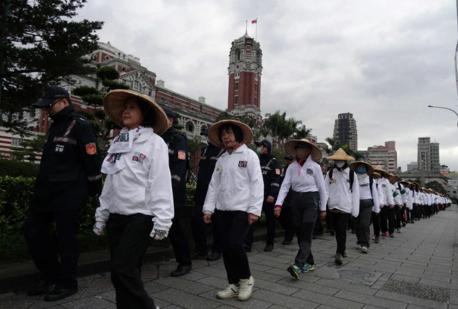人民作主基金會表示,要深化鞏固民主,必須有民主信仰堅定的人民和政治人物,同心協力走在民主的大道上。 圖:人民作主基金會/提供 人民作主基金會表示,要深化鞏固民主,必須有民主信仰堅定的人民和政治人物,同心協力走在民主的大道上。 圖:人民作主基金會/提供