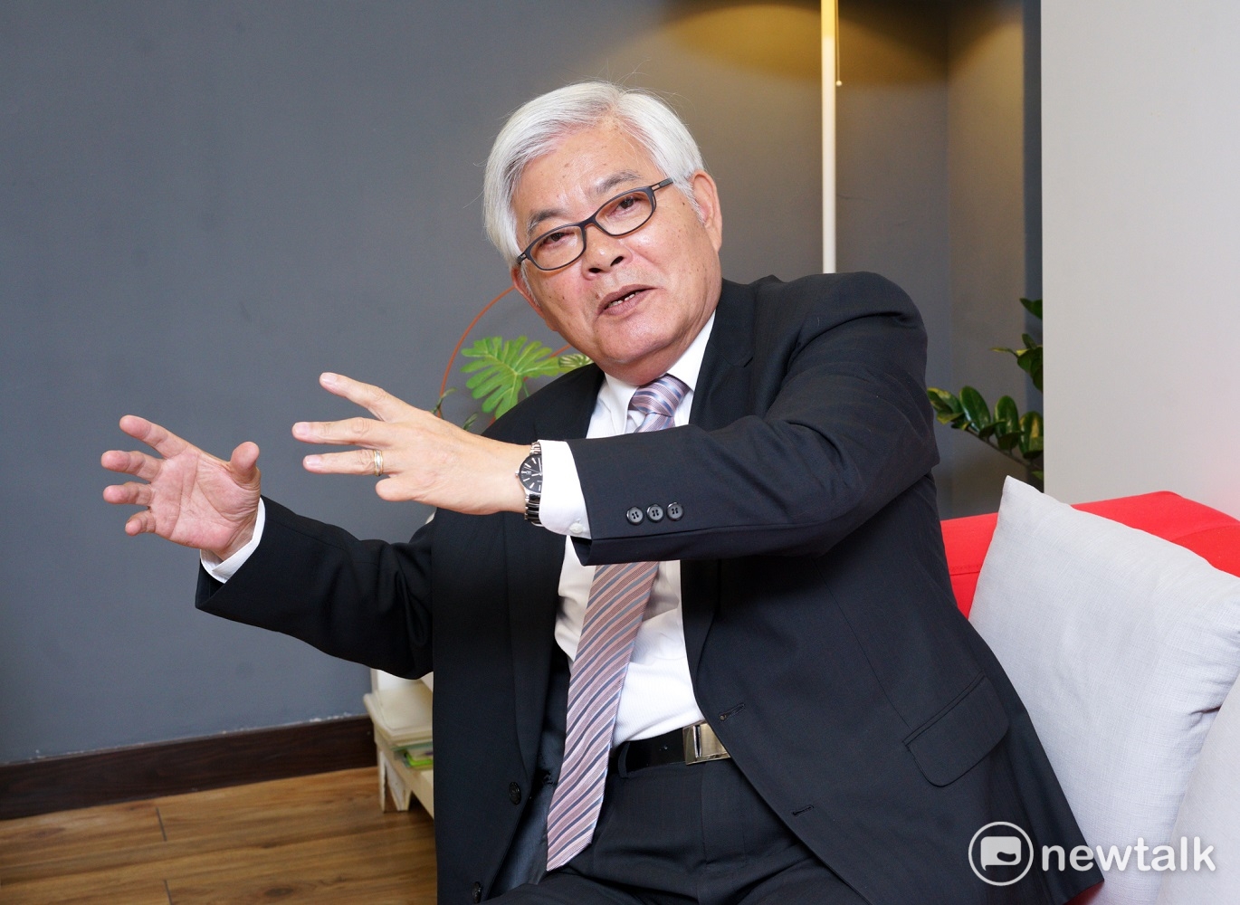 尋求連任、也已獲民進黨中央提名的雲林縣長李進勇,面臨長年財政困難的雲林縣,提出他任內所做的三大政績。 圖:張良一/攝 尋求連任、也已獲民進黨中央提名的雲林縣長李進勇,面臨長年財政困難的雲林縣,提出他任內所做的三大政績。 圖:張良一/攝