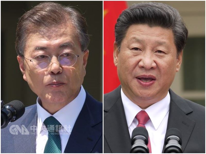 南韓總統府青瓦台11日表示,南韓總統文在寅(左)14日在北京與中國國家主席習近平(右)會面,並舉行高峰會。 南韓總統府青瓦台11日表示,南韓總統文在寅(左)14日在北京與中國國家主席習近平(右)會面,並舉行高峰會。