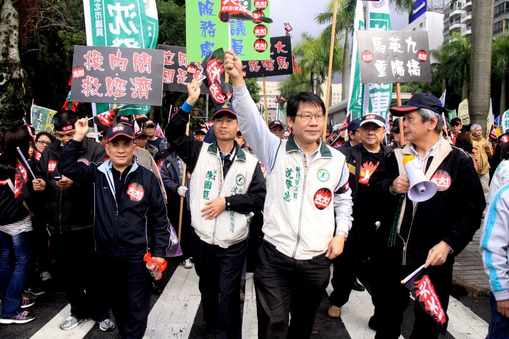 2016年雖有競爭關係,不過民進黨市議員沈發惠今天發文公開呼籲,「為了台灣,顧大局,呼籲選民出來投下『不同意罷免』黃國昌這一票」。 取自沈發惠臉書 2016年雖有競爭關係,不過民進黨市議員沈發惠今天發文公開呼籲,「為了台灣,顧大局,呼籲選民出來投下『不同意罷免』黃國昌這一票」。 取自沈發惠臉書