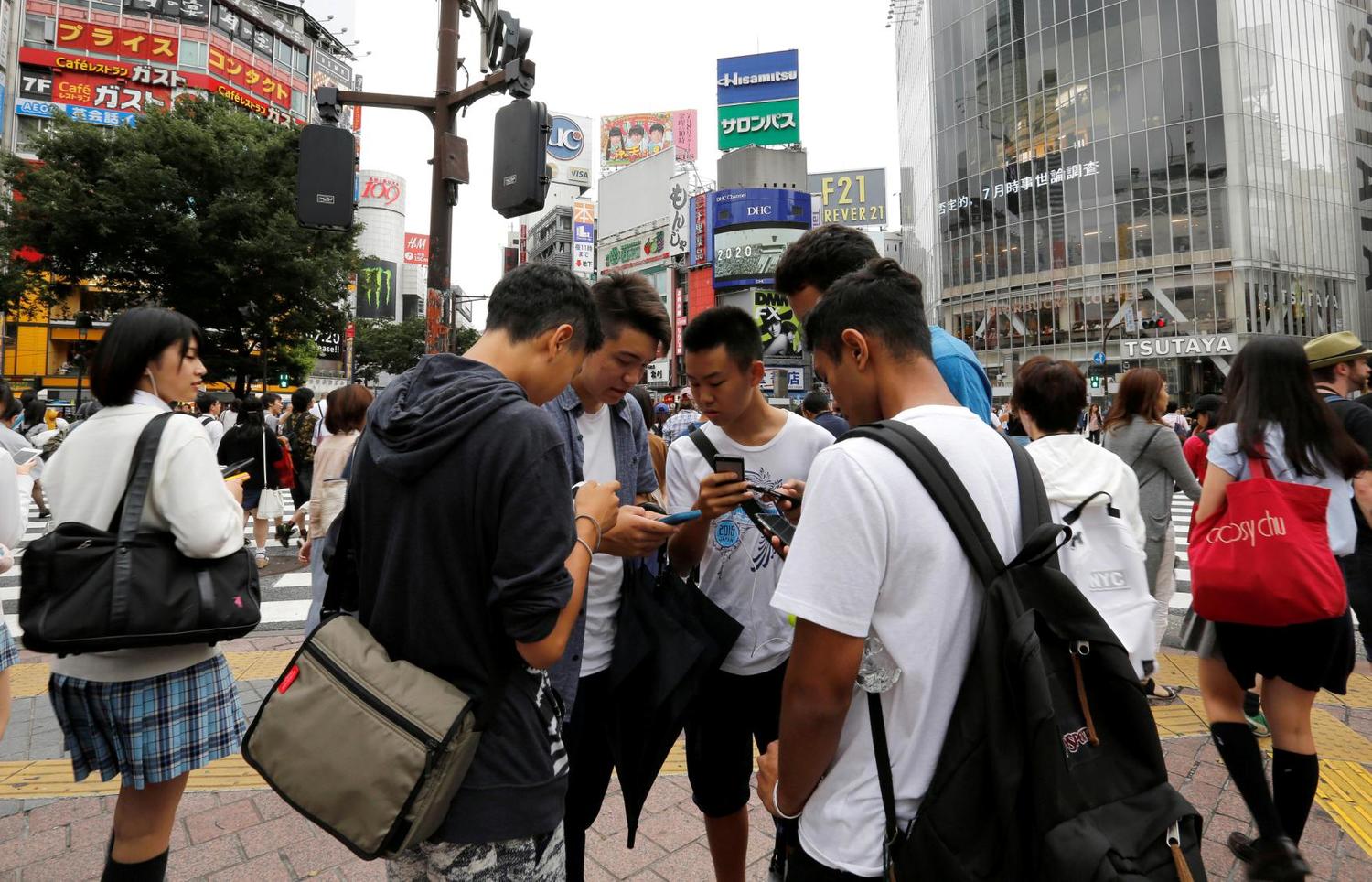 法國政府將禁止學生在校園中使用手機。 法國政府將禁止學生在校園中使用手機。