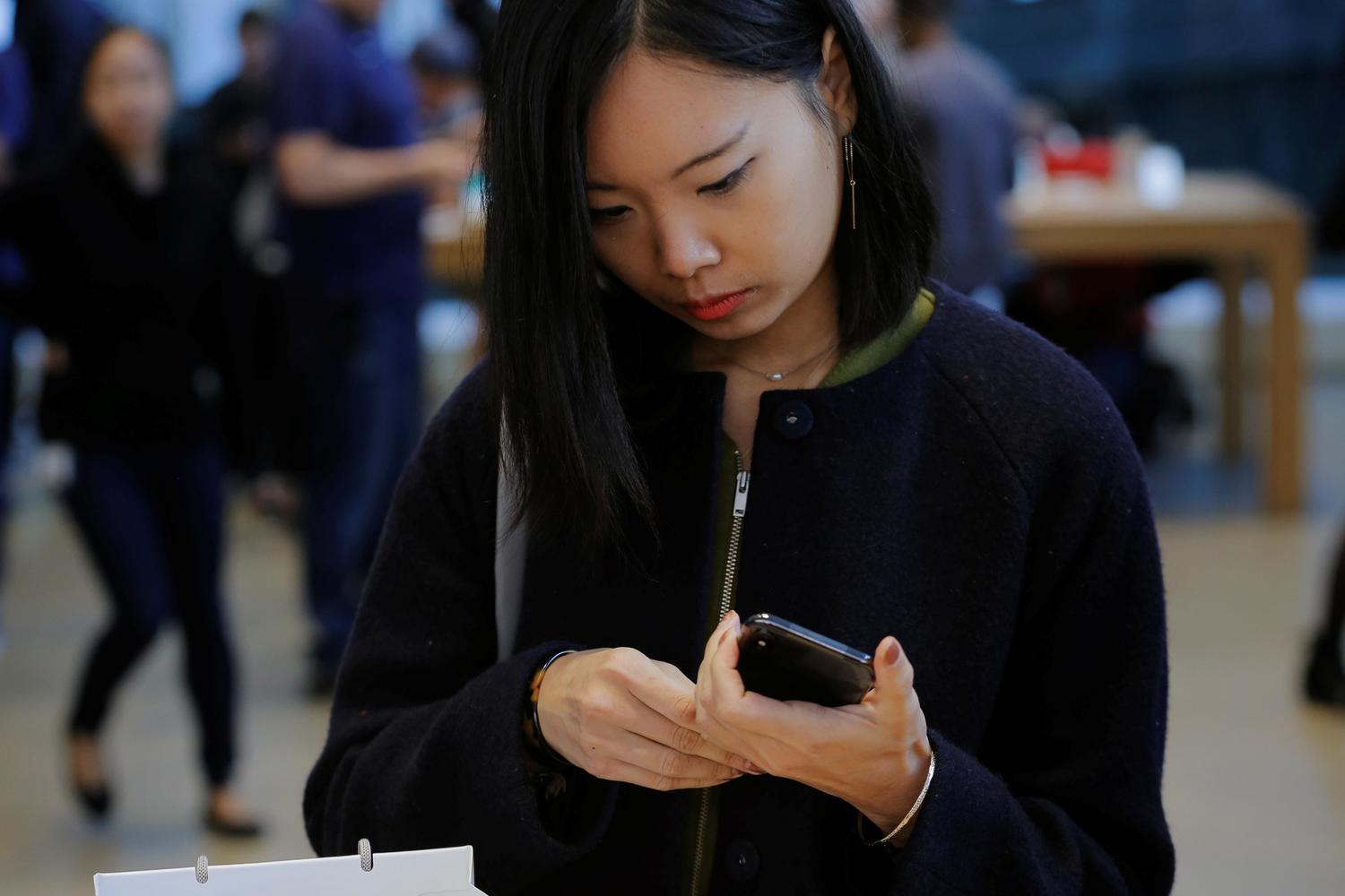 蘋果祭出促銷,iPhone X在中國市場的售價首次低於舊款的iPhone 7。 蘋果祭出促銷,iPhone X在中國市場的售價首次低於舊款的iPhone 7。
