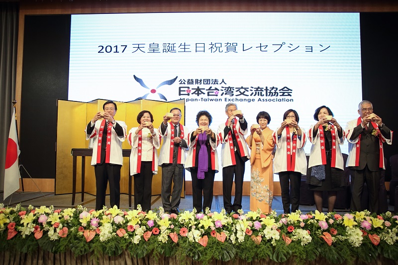 高雄市長陳菊14日晚間出席日本台灣交流協會高雄事務所主辦的日本天皇慶祝酒會。 高雄市長陳菊14日晚間出席日本台灣交流協會高雄事務所主辦的日本天皇慶祝酒會。