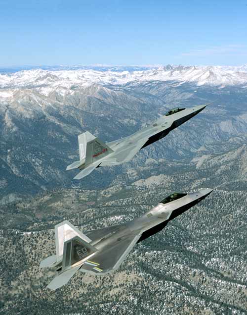 美國在敍利亞部署F-22「猛禽」戰機,隨時支援圍剿「伊斯蘭國」組織行動。 圖:翻攝美國空軍官網 美國在敍利亞部署F-22「猛禽」戰機,隨時支援圍剿「伊斯蘭國」組織行動。 圖:翻攝美國空軍官網