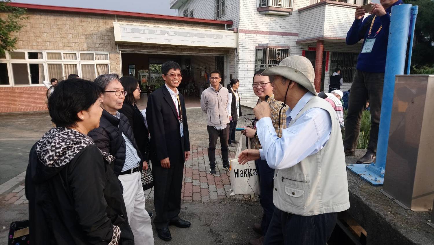 行政院客家委員會客家文化發展中心邀集日本國立民族學博物館、國立交通大學客家文化學院教授與國內外知名學者,一行共35人昨(15)日探訪大埔客家文化。 行政院客家委員會客家文化發展中心邀集日本國立民族學博物館、國立交通大學客家文化學院教授與國內外知名學者,一行共35人昨(15)日探訪大埔客家文化。