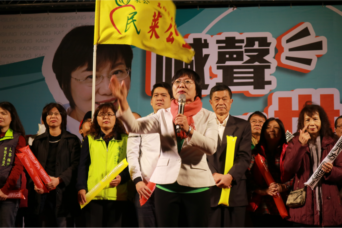 劉世芳接著細說,在2009年,接受陳菊市長的邀請,擔任高雄世界運動會總執行長。當時,兩個重要的場館-巨蛋、主場館都在左楠,進度延宕許久。在有限的資源下,仍咬緊牙關戮力籌備世運。當2009年世運被譽為「史上最成功的世運」時,大家用行動向世界證明,展現屬於高雄的榮耀與驕傲。 劉世芳接著細說,在2009年,接受陳菊市長的邀請,擔任高雄世界運動會總執行長。當時,兩個重要的場館-巨蛋、主場館都在左楠,進度延宕許久。在有限的資源下,仍咬緊牙關戮力籌備世運。當2009年世運被譽為「史上最成功的世運」時,大家用行動向世界證明,展現屬於高雄的榮耀與驕傲。