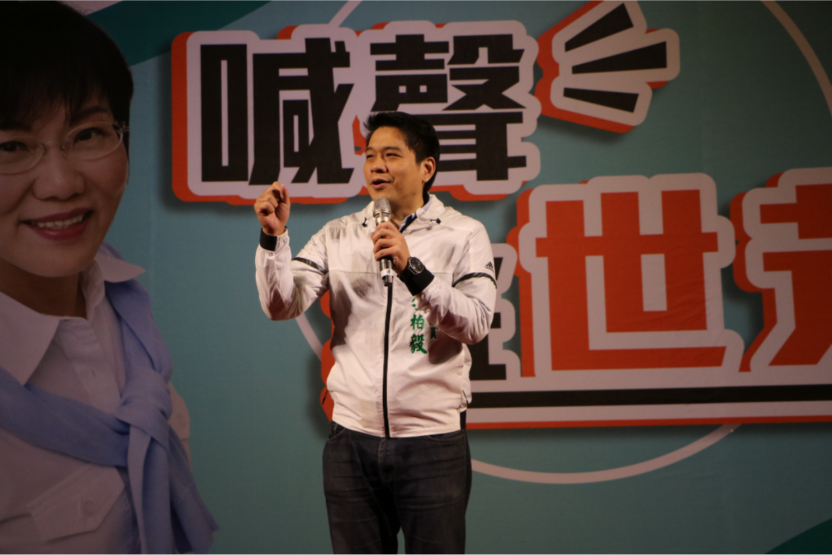 劉世芳接著細說,在2009年,接受陳菊市長的邀請,擔任高雄世界運動會總執行長。當時,兩個重要的場館-巨蛋、主場館都在左楠,進度延宕許久。在有限的資源下,仍咬緊牙關戮力籌備世運。當2009年世運被譽為「史上最成功的世運」時,大家用行動向世界證明,展現屬於高雄的榮耀與驕傲。 劉世芳接著細說,在2009年,接受陳菊市長的邀請,擔任高雄世界運動會總執行長。當時,兩個重要的場館-巨蛋、主場館都在左楠,進度延宕許久。在有限的資源下,仍咬緊牙關戮力籌備世運。當2009年世運被譽為「史上最成功的世運」時,大家用行動向世界證明,展現屬於高雄的榮耀與驕傲。