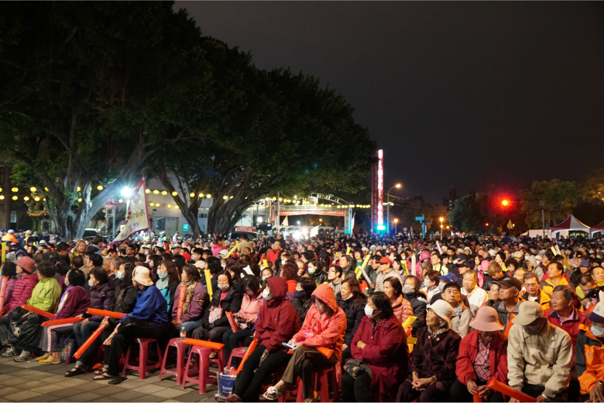 劉世芳接著細說,在2009年,接受陳菊市長的邀請,擔任高雄世界運動會總執行長。當時,兩個重要的場館-巨蛋、主場館都在左楠,進度延宕許久。在有限的資源下,仍咬緊牙關戮力籌備世運。當2009年世運被譽為「史上最成功的世運」時,大家用行動向世界證明,展現屬於高雄的榮耀與驕傲。 劉世芳接著細說,在2009年,接受陳菊市長的邀請,擔任高雄世界運動會總執行長。當時,兩個重要的場館-巨蛋、主場館都在左楠,進度延宕許久。在有限的資源下,仍咬緊牙關戮力籌備世運。當2009年世運被譽為「史上最成功的世運」時,大家用行動向世界證明,展現屬於高雄的榮耀與驕傲。