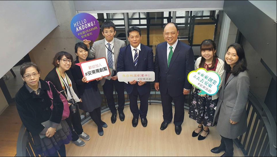 青年事務局局長陳家濬(右3)表示「安東青創是一個開始。」 青年事務局局長陳家濬(右3)表示「安東青創是一個開始。」