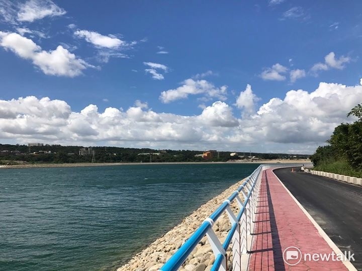 位於桃園市大溪區的中庄調整池清晨及傍晚時分,散步於環湖道路上,清風徐徐,湛藍湖水,襯以兩岸青山、綠濛濛的田園,未來必為桃園休閒好去處。 圖:翻攝自花漾北水臉書 位於桃園市大溪區的中庄調整池清晨及傍晚時分,散步於環湖道路上,清風徐徐,湛藍湖水,襯以兩岸青山、綠濛濛的田園,未來必為桃園休閒好去處。 圖:翻攝自花漾北水臉書