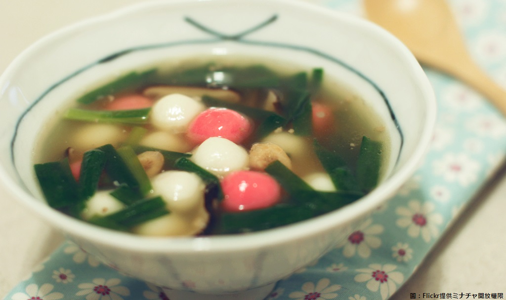 鹹湯圓煮茼蒿是最合適的,不妨就把它當作當餐的主食,有菜有肉有澱粉,各方面都兼顧到了! 圖:Flickr提供ミナチャ開放權限 鹹湯圓煮茼蒿是最合適的,不妨就把它當作當餐的主食,有菜有肉有澱粉,各方面都兼顧到了! 圖:Flickr提供ミナチャ開放權限
