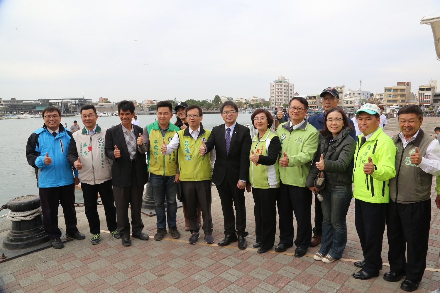 李孟諺強調,前任市長賴清德過去幾年期望觀旅局能夠讓運河遊船啟動,最後用航權申請的方式讓立驛國際有限公司成功取得航線,也感謝該公司不惜巨資,打造兩艘可通過低橋梁、漲潮高度的新船,一艘船造價700百萬,讓遊客可藉由運河遊船觀賞到中西區、南區、安平區沿岸一帶,期望運河周邊越來越熱鬧。 圖:台南市政府/提供 李孟諺強調,前任市長賴清德過去幾年期望觀旅局能夠讓運河遊船啟動,最後用航權申請的方式讓立驛國際有限公司成功取得航線,也感謝該公司不惜巨資,打造兩艘可通過低橋梁、漲潮高度的新船,一艘船造價700百萬,讓遊客可藉由運河遊船觀賞到中西區、南區、安平區沿岸一帶,期望運河周邊越來越熱鬧。 圖:台南市政府/提供