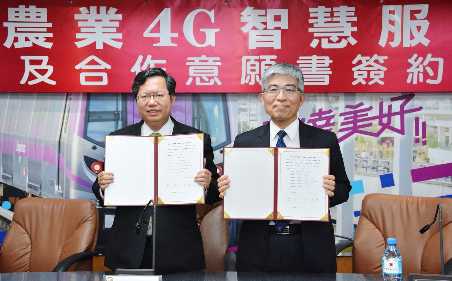 鄭文燦表示,「桃園市休閒農業4G智慧服務計畫」是結合網路科技與休閒農業區,利用網路科技,將故事、產品、體驗以創意影音內容呈現,同時透過行動商務服務,讓遊客消費更加便利。 圖:桃園市政府/提供 鄭文燦表示,「桃園市休閒農業4G智慧服務計畫」是結合網路科技與休閒農業區,利用網路科技,將故事、產品、體驗以創意影音內容呈現,同時透過行動商務服務,讓遊客消費更加便利。 圖:桃園市政府/提供