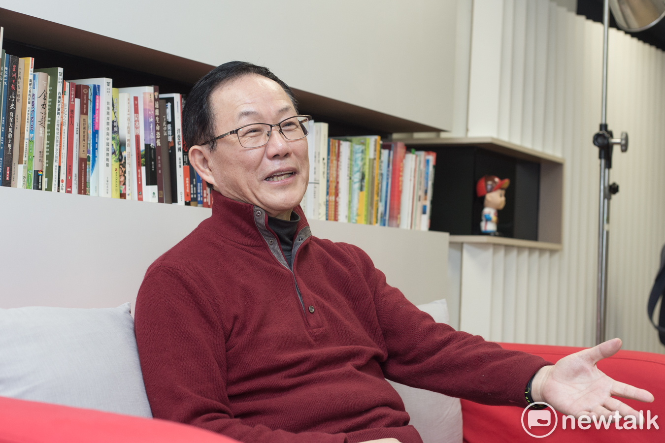第五度投入台北市長選戰的國民黨前立委、籃協理事長丁守中表示,有時會遇到獨派在籃球場上喊「台灣國」、「台灣隊加油」,他老神在在地說,「不必趕他們走,就叫DJ大聲叫中華隊加油就行了!」 圖:李佳純 / 攝 第五度投入台北市長選戰的國民黨前立委、籃協理事長丁守中表示,有時會遇到獨派在籃球場上喊「台灣國」、「台灣隊加油」,他老神在在地說,「不必趕他們走,就叫DJ大聲叫中華隊加油就行了!」 圖:李佳純 / 攝