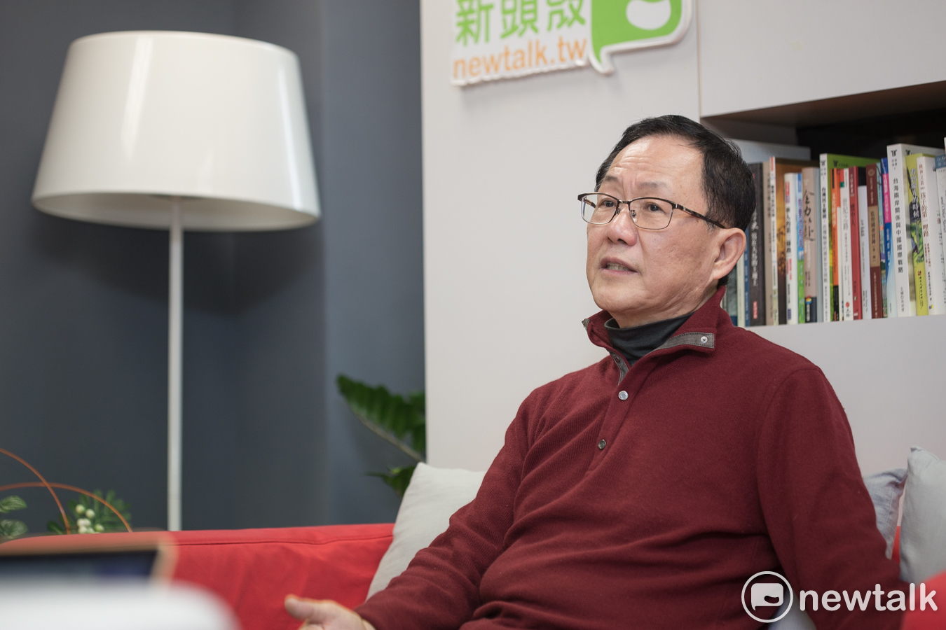 再度投入台北市長選舉的國民黨前立委丁守中接受專訪表示,年輕人喜歡現任市長柯文哲是因為講話直,好像迷幻藥一樣,但嘴砲畢竟不能治事。 再度投入台北市長選舉的國民黨前立委丁守中接受專訪表示,年輕人喜歡現任市長柯文哲是因為講話直,好像迷幻藥一樣,但嘴砲畢竟不能治事。