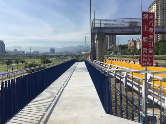 秀朗橋下則有全國首座兒童超跑練習場及充滿歷史回憶之尖山晚渡園區,是中永和居民重要的休閒場所。 圖:新北市政府/提供 秀朗橋下則有全國首座兒童超跑練習場及充滿歷史回憶之尖山晚渡園區,是中永和居民重要的休閒場所。 圖:新北市政府/提供