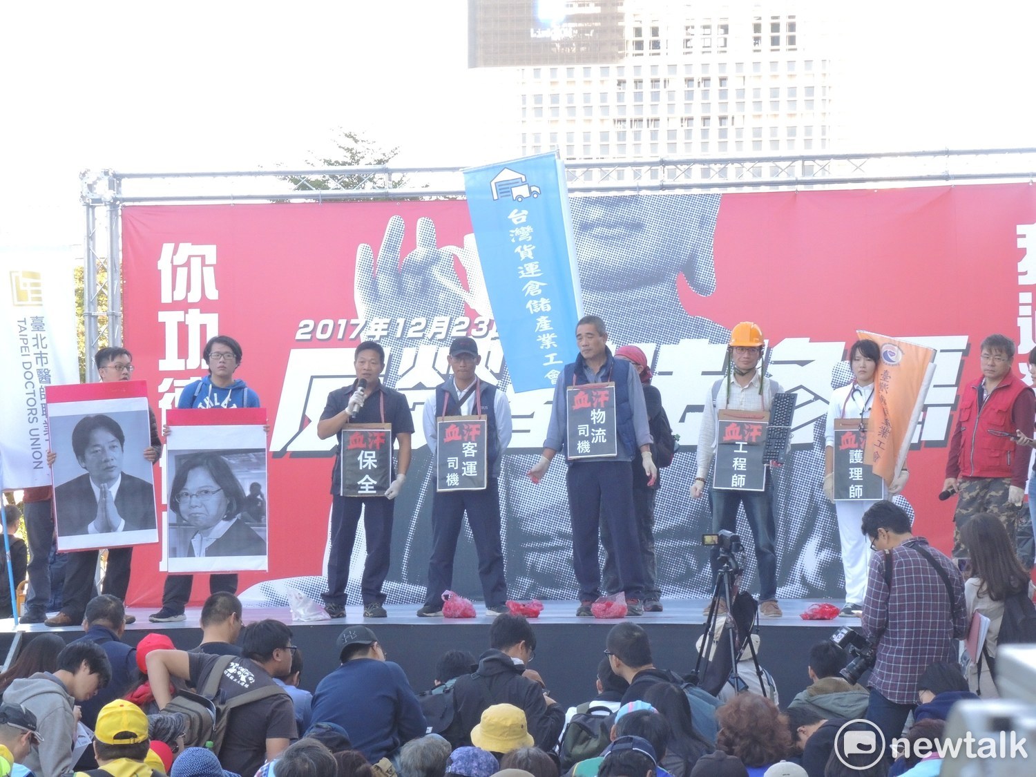 勞工述說血汗事蹟。 圖:黃韋銓/攝 勞工述說血汗事蹟。 圖:黃韋銓/攝