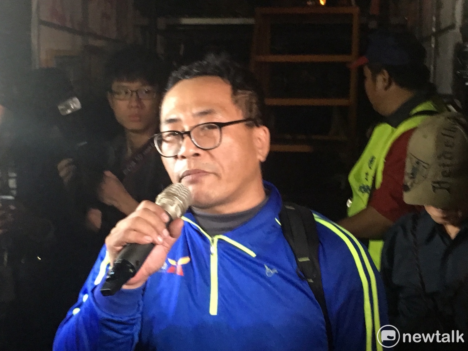 行動總指揮黃育德再度宣布解散,下次戰場是明年1月5日的立法院臨時會院會,「到時街頭再見!」 圖:黃韋銓/攝 行動總指揮黃育德再度宣布解散,下次戰場是明年1月5日的立法院臨時會院會,「到時街頭再見!」 圖:黃韋銓/攝