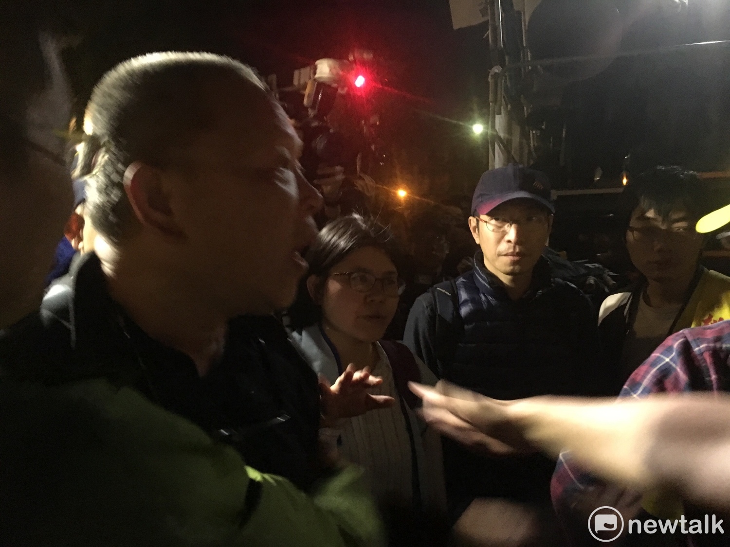毛振飛決策圈宣布有意願留下的民眾可自行留下。 圖:黃韋銓/攝 毛振飛決策圈宣布有意願留下的民眾可自行留下。 圖:黃韋銓/攝