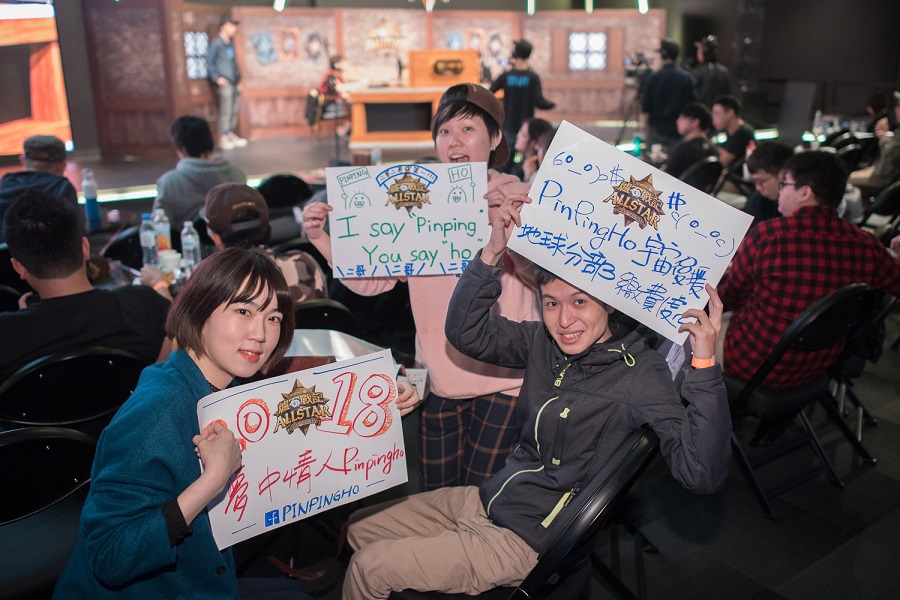現場玩家熱情為台灣選手加油。 圖:暴雪娛樂/提供 現場玩家熱情為台灣選手加油。 圖:暴雪娛樂/提供