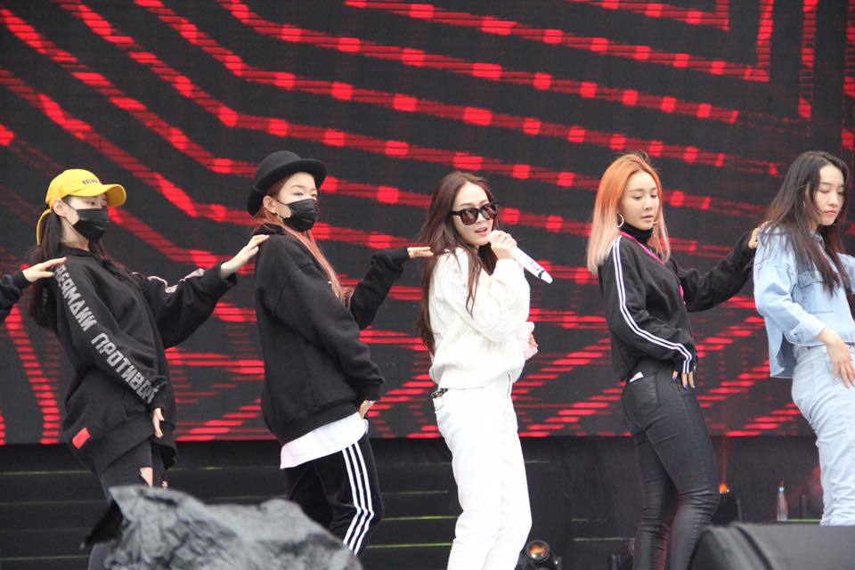 據傳Jessica在今晚將獻唱一首中文歌曲,到底是哪首歌就得等晚上跨年晚會揭曉。 圖:翻攝自《愛ㄑ桃》FB 據傳Jessica在今晚將獻唱一首中文歌曲,到底是哪首歌就得等晚上跨年晚會揭曉。 圖:翻攝自《愛ㄑ桃》FB