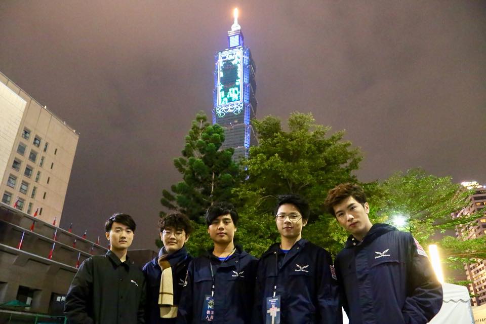 閃電狼預計今晚登上台北最HGIH新年城,將與多位台灣之光以及柯文哲市長一同與觀眾一起倒數前進2018。 閃電狼預計今晚登上台北最HGIH新年城,將與多位台灣之光以及柯文哲市長一同與觀眾一起倒數前進2018。