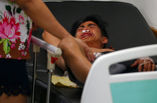 菲律賓過去曾因燃放鞭炮、釋放煙火等,多次造成死傷事件發生,菲總統杜特蒂(Rodrigo Duterte)也曾在去年6月下令限制釋放鞭炮。而去年耶誕假期到今年元旦,仍發生191宗爆竹相關受傷事件,以及一宗流彈傷人事件,但和12個月前相比減少了將近7成。 菲律賓過去曾因燃放鞭炮、釋放煙火等,多次造成死傷事件發生,菲總統杜特蒂(Rodrigo Duterte)也曾在去年6月下令限制釋放鞭炮。而去年耶誕假期到今年元旦,仍發生191宗爆竹相關受傷事件,以及一宗流彈傷人事件,但和12個月前相比減少了將近7成。