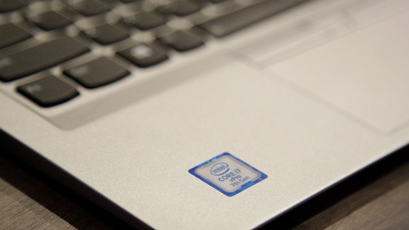 究人員揭露兩大資安漏洞恐讓駭客竊取機密資訊,筆記型、桌上型電腦、手機和平板電腦以及網路伺服器等裝置幾乎無一倖免。 圖 : 取自Intel Taiwan官方臉書 www.facebook.com/IntelTaiwan 究人員揭露兩大資安漏洞恐讓駭客竊取機密資訊,筆記型、桌上型電腦、手機和平板電腦以及網路伺服器等裝置幾乎無一倖免。 圖 : 取自Intel Taiwan官方臉書 www.facebook.com/IntelTaiwan
