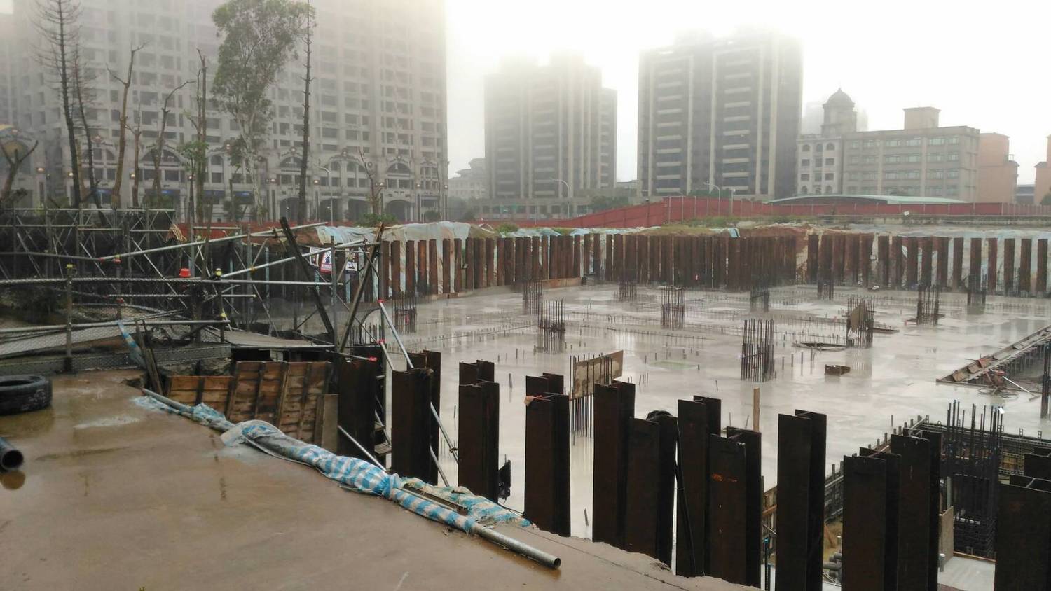 新北市政府工務局指出,林口國民運動中心為地上4層、地下2層鋼骨鋼筋混凝土結構建築,工程總經費合計6億4,634萬元。 圖:新北市政府/提供 新北市政府工務局指出,林口國民運動中心為地上4層、地下2層鋼骨鋼筋混凝土結構建築,工程總經費合計6億4,634萬元。 圖:新北市政府/提供