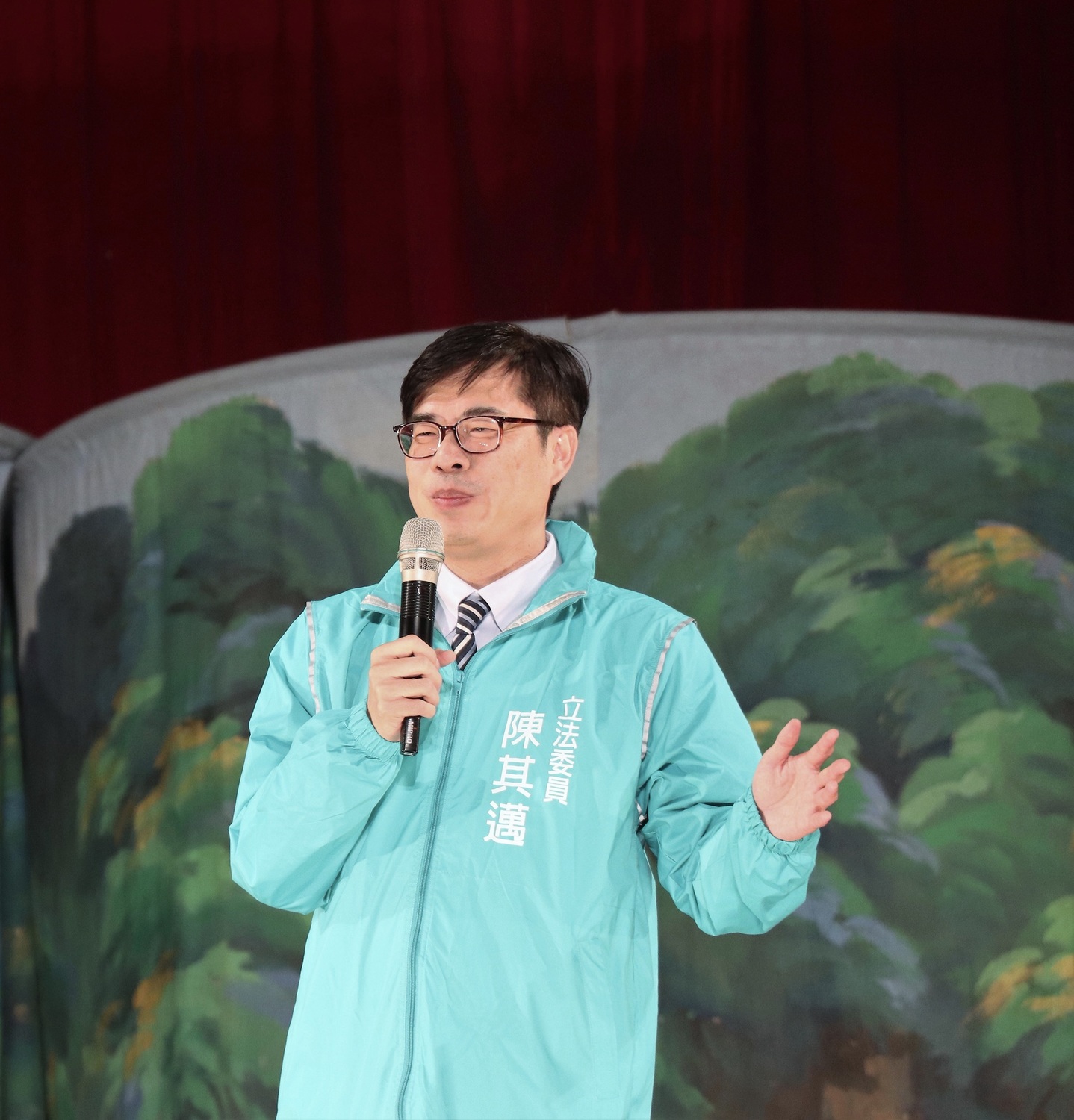 陳其邁也期許,高雄能在地培育許多像紙風車劇團這樣的優秀藝文團體,到台灣及世界各地表演發展,讓高雄的藝文量能更加蓬勃。 陳其邁也期許,高雄能在地培育許多像紙風車劇團這樣的優秀藝文團體,到台灣及世界各地表演發展,讓高雄的藝文量能更加蓬勃。
