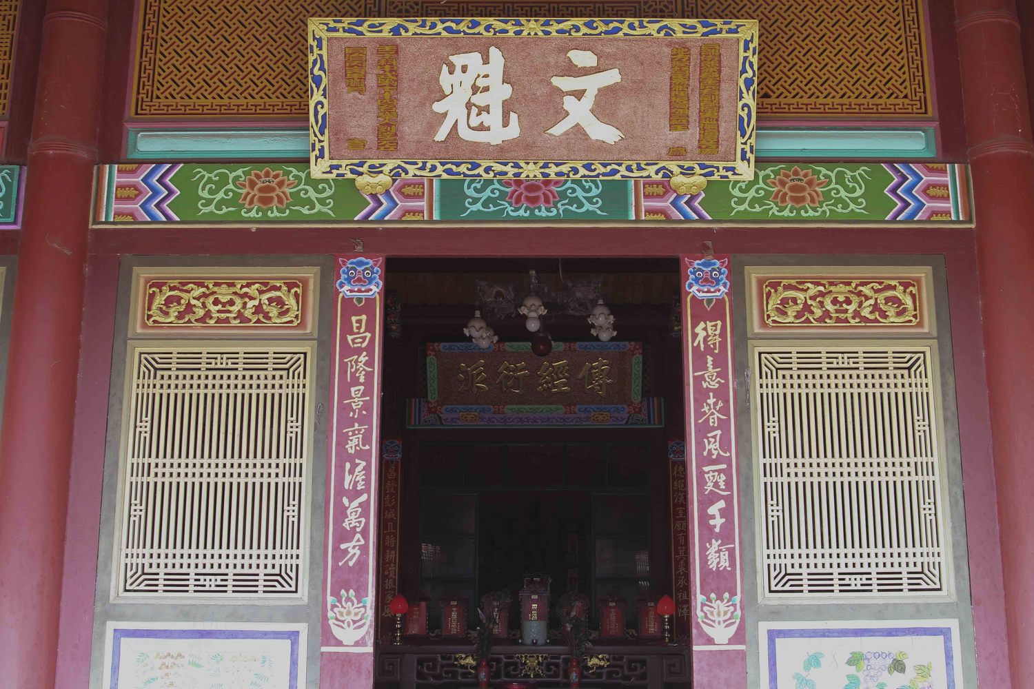 太康綠色隧道約長三公里,路段兩側種植數百株芒果樹,樹齡都超過五十年。 太康綠色隧道約長三公里,路段兩側種植數百株芒果樹,樹齡都超過五十年。