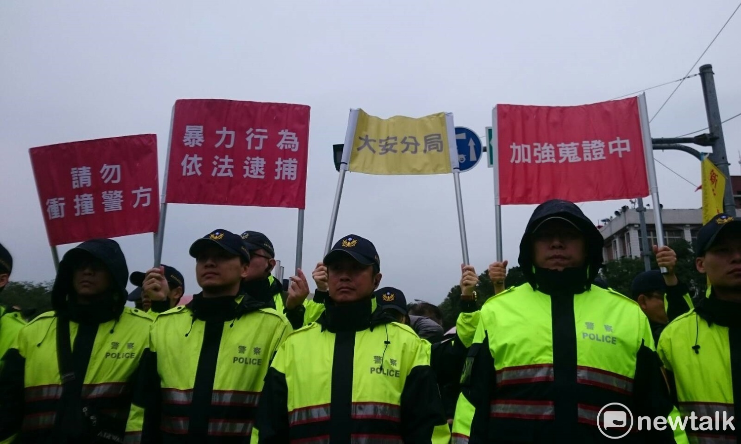 大安分局9日在凱道執法。 大安分局9日在凱道執法。