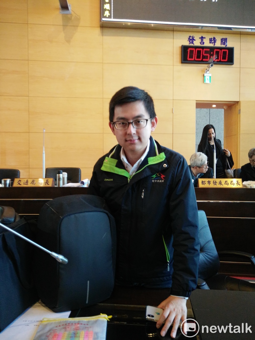 卓冠廷指盧秀燕多次汙衊市政。 唐復年/攝 卓冠廷指盧秀燕多次汙衊市政。 唐復年/攝