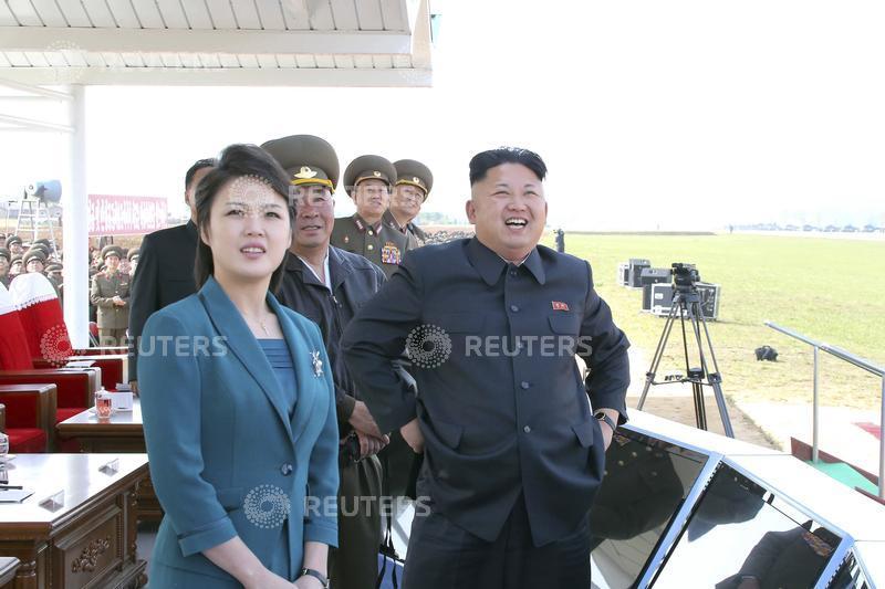 圖(右)北韓領導人金正恩的與圖(左)金正恩夫人李雪主。
圖:達志影像/路透社 圖(右)北韓領導人金正恩的與圖(左)金正恩夫人李雪主。
圖:達志影像/路透社