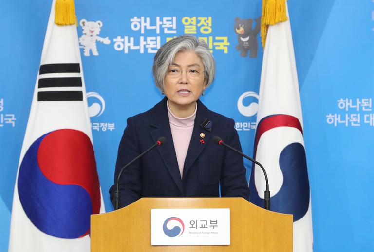 韓國總統文在寅於20日宣布撤換掉高度親中的外交部長康京和。圖為康京和。 圖：翻攝朝鮮日報中文網（資料照片）