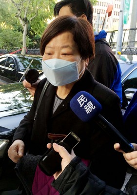 立法院院會10日三讀修正通過勞基法部分條文後,勞動部長林美珠第一時間赴立法院致意。 立法院院會10日三讀修正通過勞基法部分條文後,勞動部長林美珠第一時間赴立法院致意。