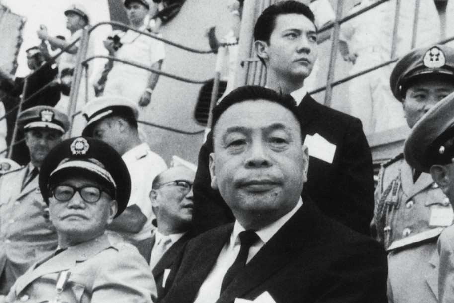 親民黨主席宋楚瑜今天表示,當年民主進步黨創黨時,第一個向時任總統蔣經國報告狀況的人就是他,蔣經國見到他說的第一句話就是「抓人不能解決問題」。 親民黨主席宋楚瑜今天表示,當年民主進步黨創黨時,第一個向時任總統蔣經國報告狀況的人就是他,蔣經國見到他說的第一句話就是「抓人不能解決問題」。